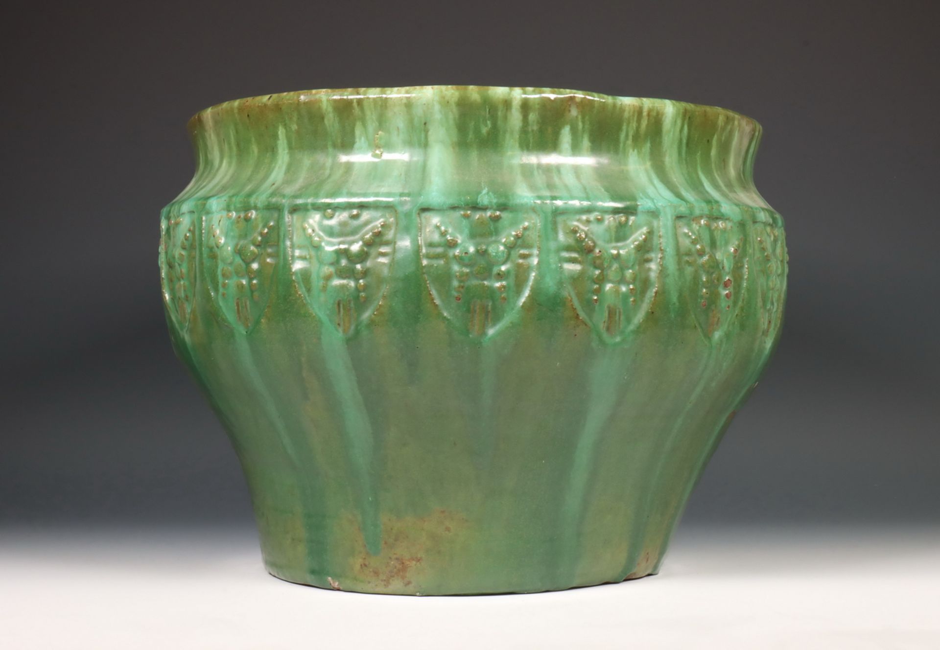 W. C. Brouwer (1877-1933), groen aardewerk cachepot, ca. 1910, - Image 4 of 7