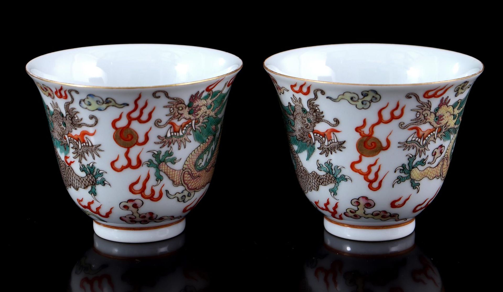 Porcelain bowls with decor of 2 dragons 