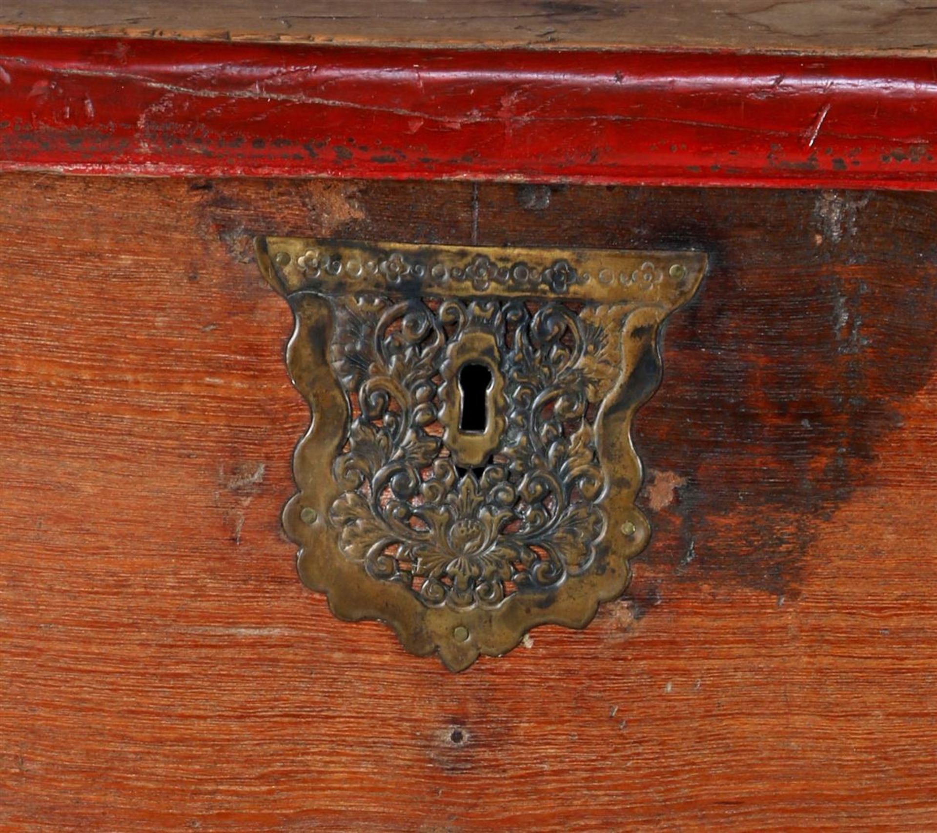 Teak box with stitching and polychrome colours, on wooden wheels - Bild 2 aus 2