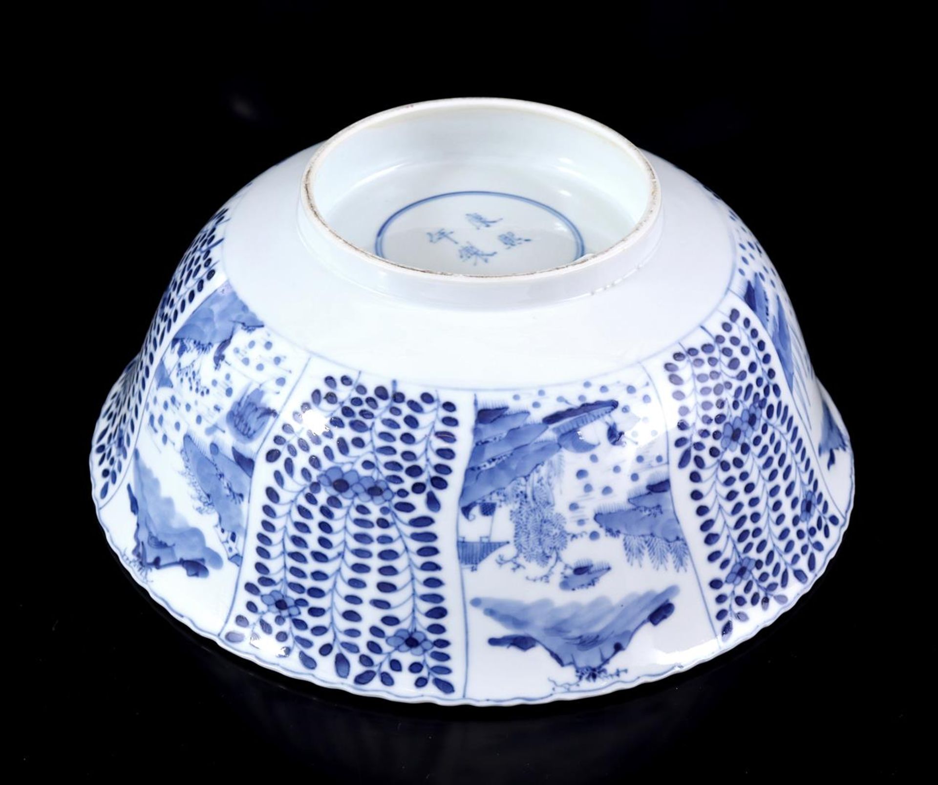 Porcelain bowl with blue decor of landscapes and floral motifs - Bild 3 aus 5