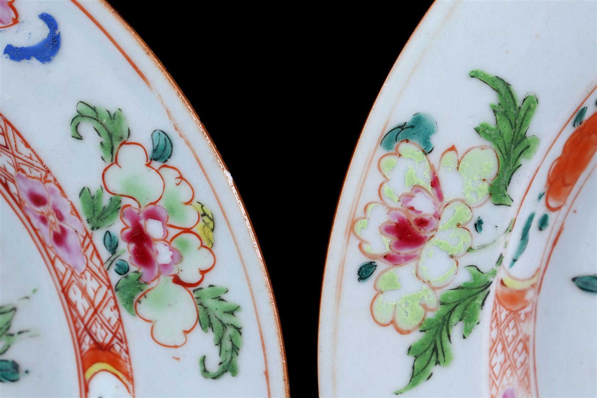 4 Famille Rose porcelain dishes with polychrome decor of peaches  - Bild 6 aus 7