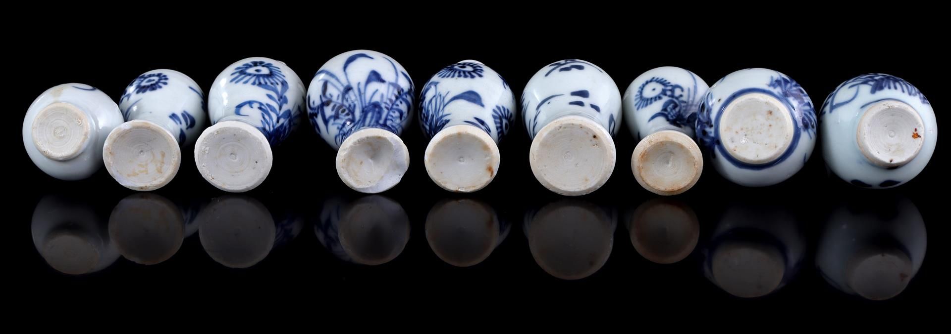 9 porcelain miniature vases with blue and white decor - Bild 7 aus 7