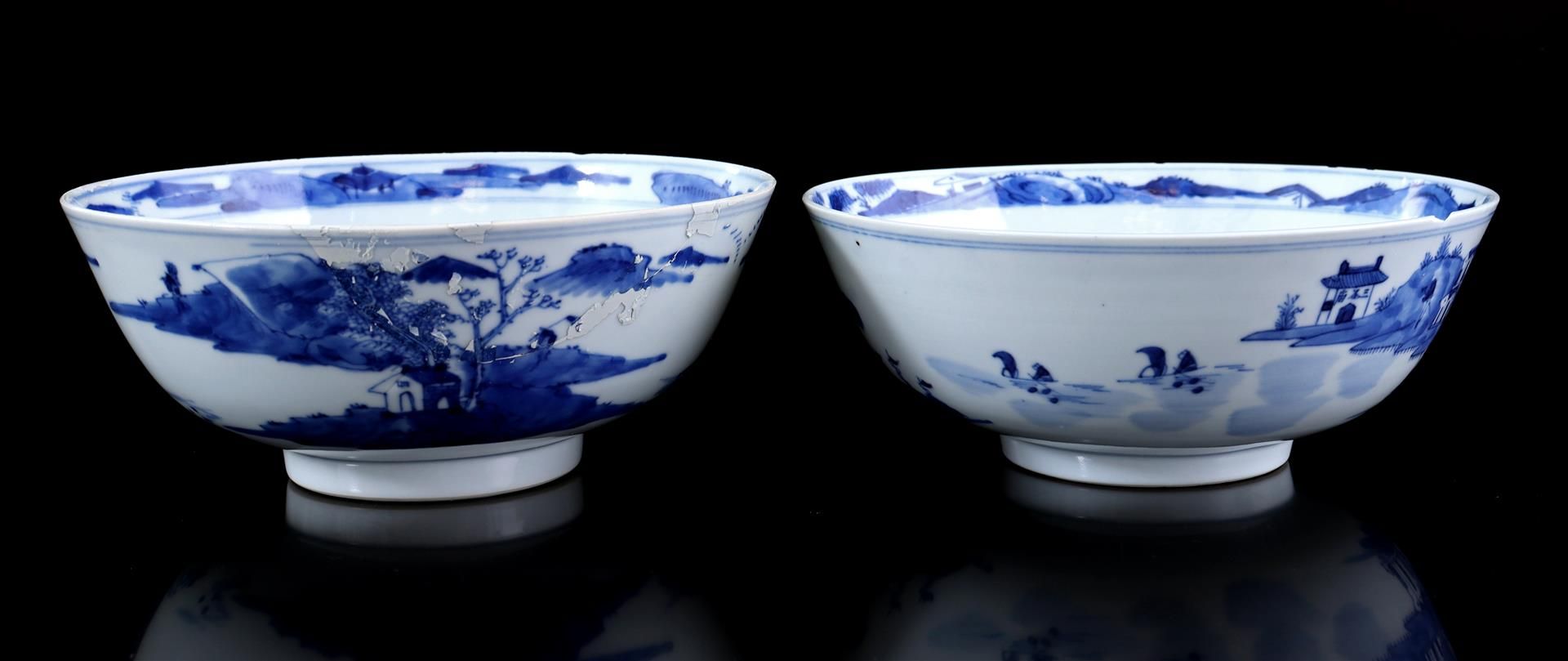 2 porcelain bowls with blue and white decor of a landscape - Bild 2 aus 7