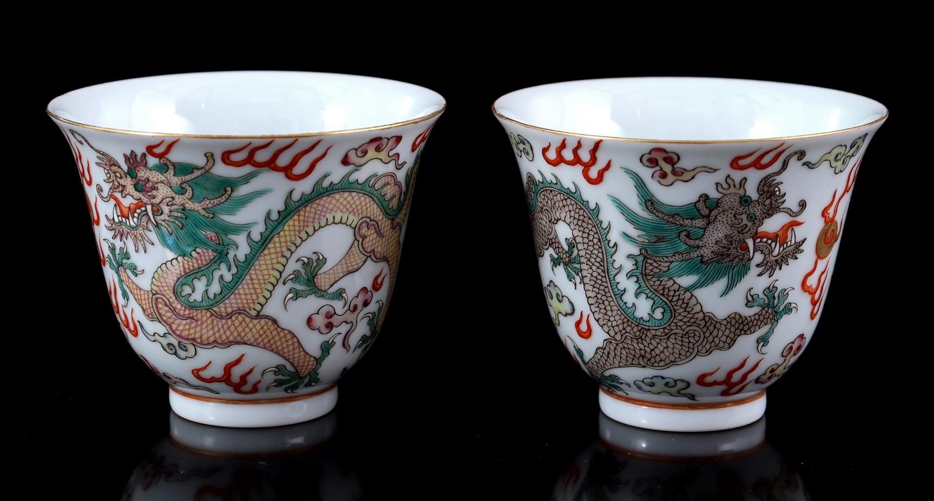 Porcelain bowls with decor of 2 dragons  - Bild 2 aus 4