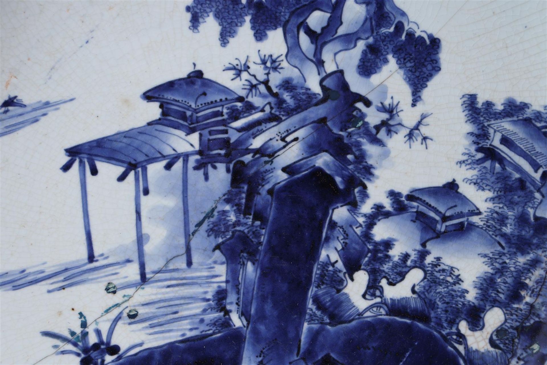 Oriental dish with blue landscape decor, Japan ca. 1775 - Image 2 of 8