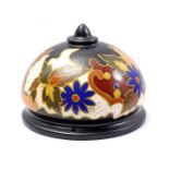 Arnhemsche Fayence pottery flower pendant