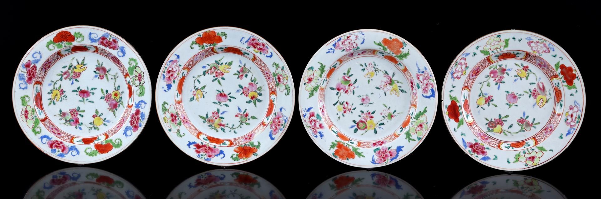 4 Famille Rose porcelain dishes with polychrome decor of peaches 
