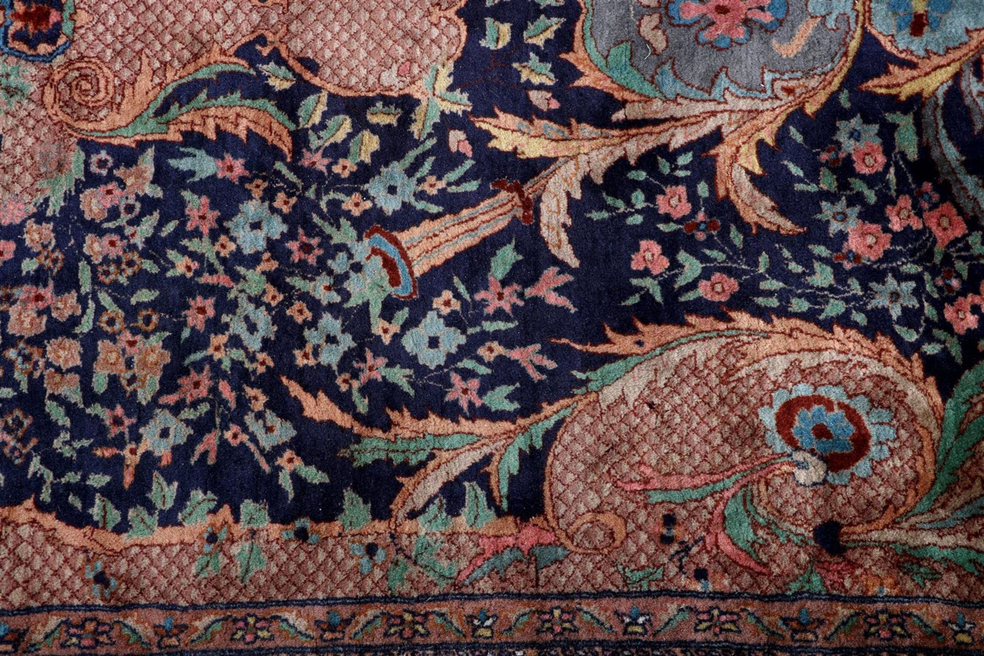 Oriental hand-knotted carpet - Bild 2 aus 4