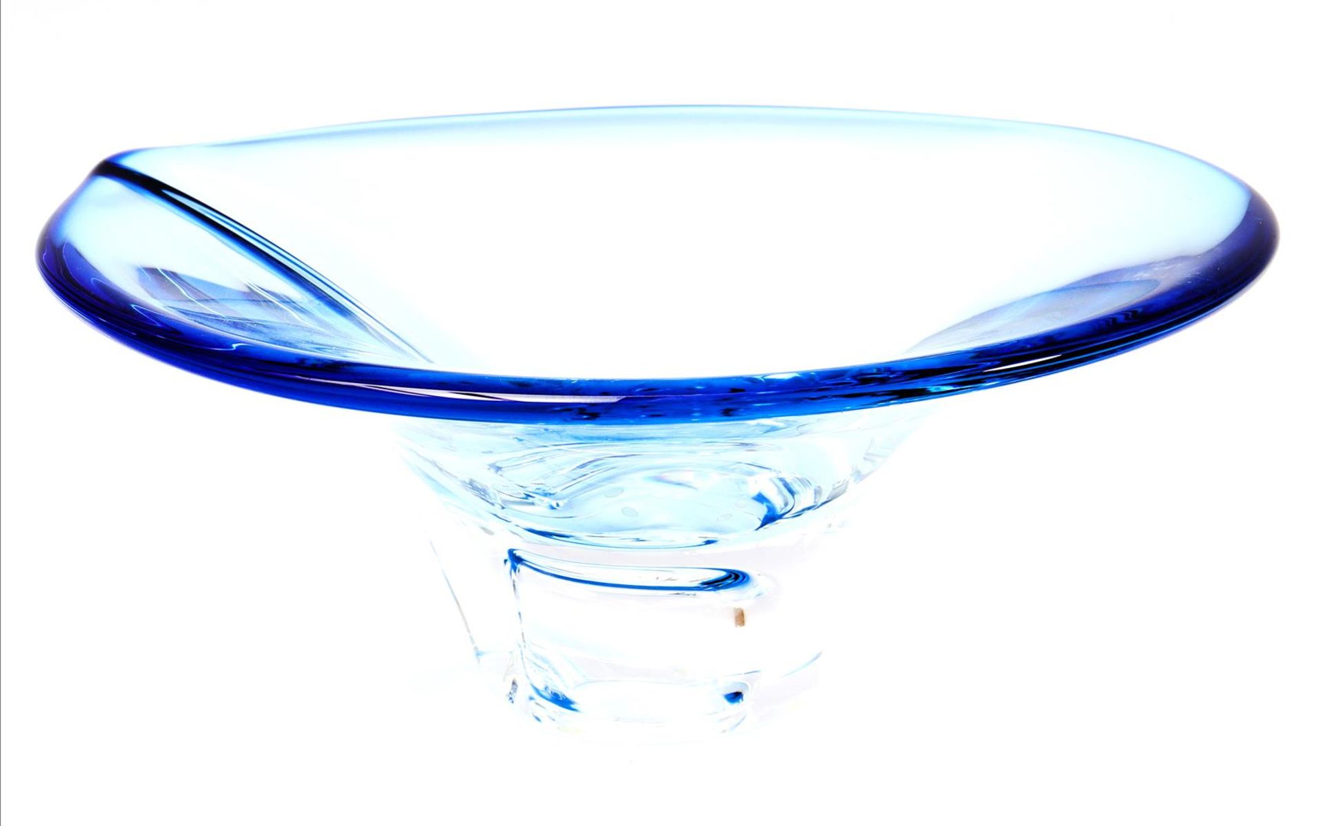 Glass 3-pass decorative dish with point