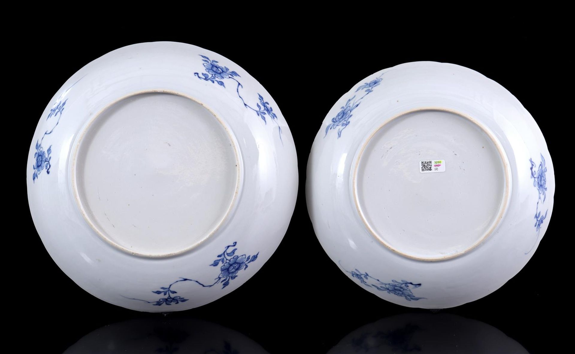 2 porcelain dishes with contoured rim - Image 3 of 6