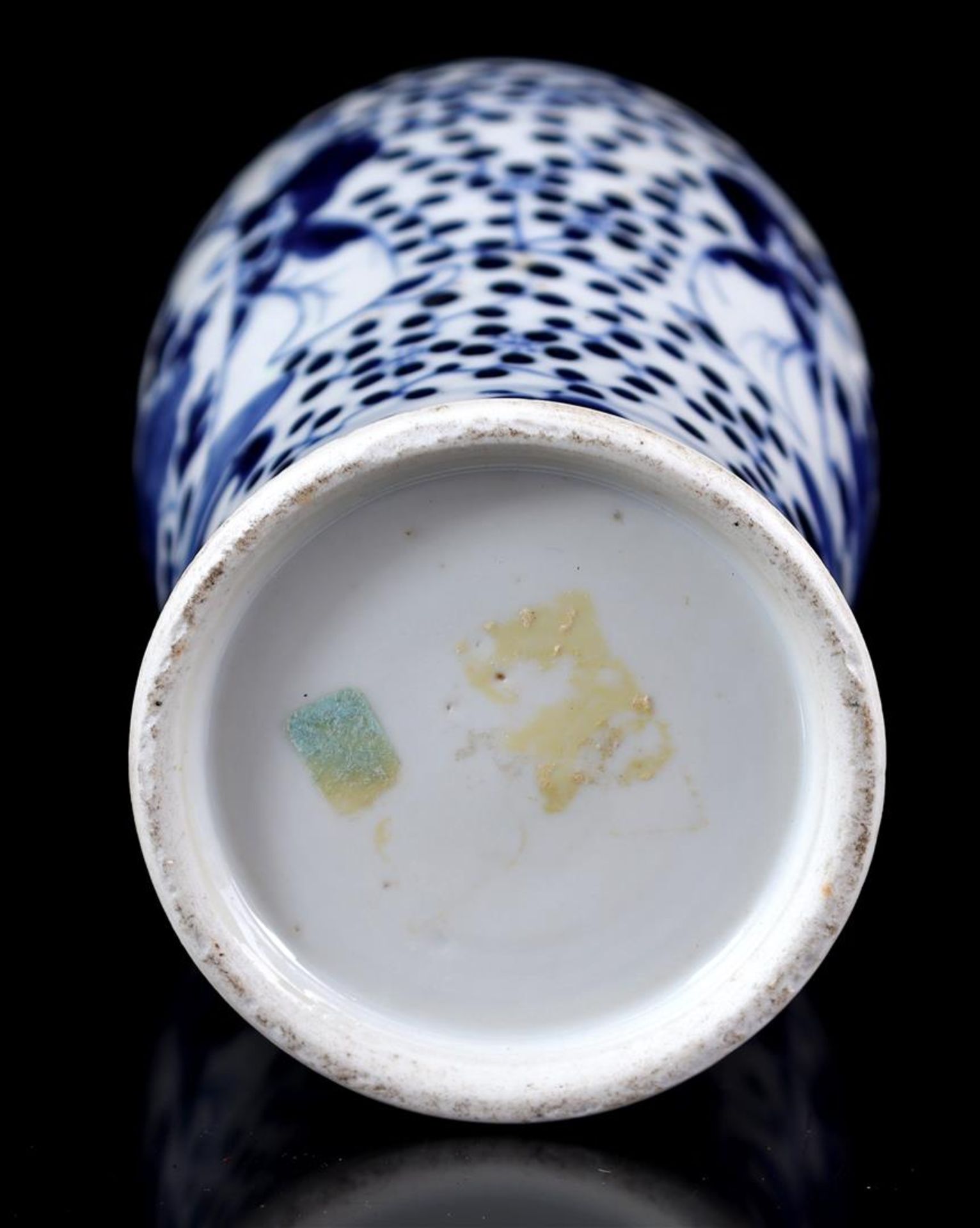 Porcelain vase with blue and white decor - Bild 4 aus 4