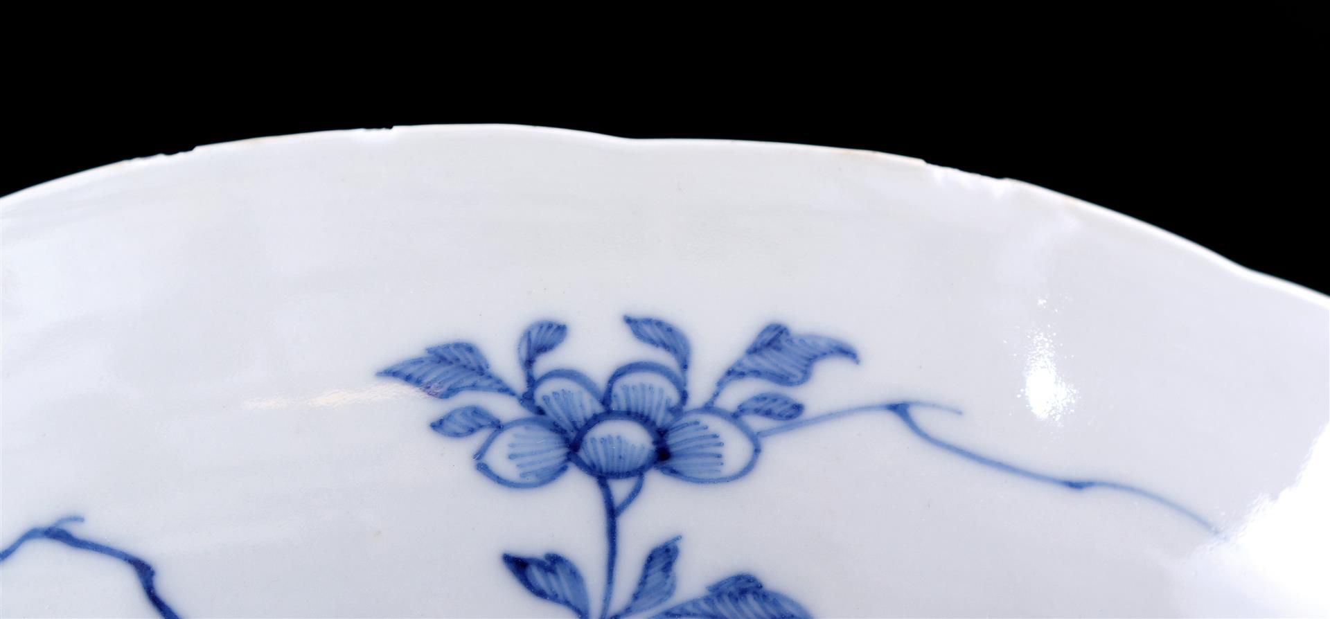 2 porcelain dishes with contoured rim - Image 6 of 6