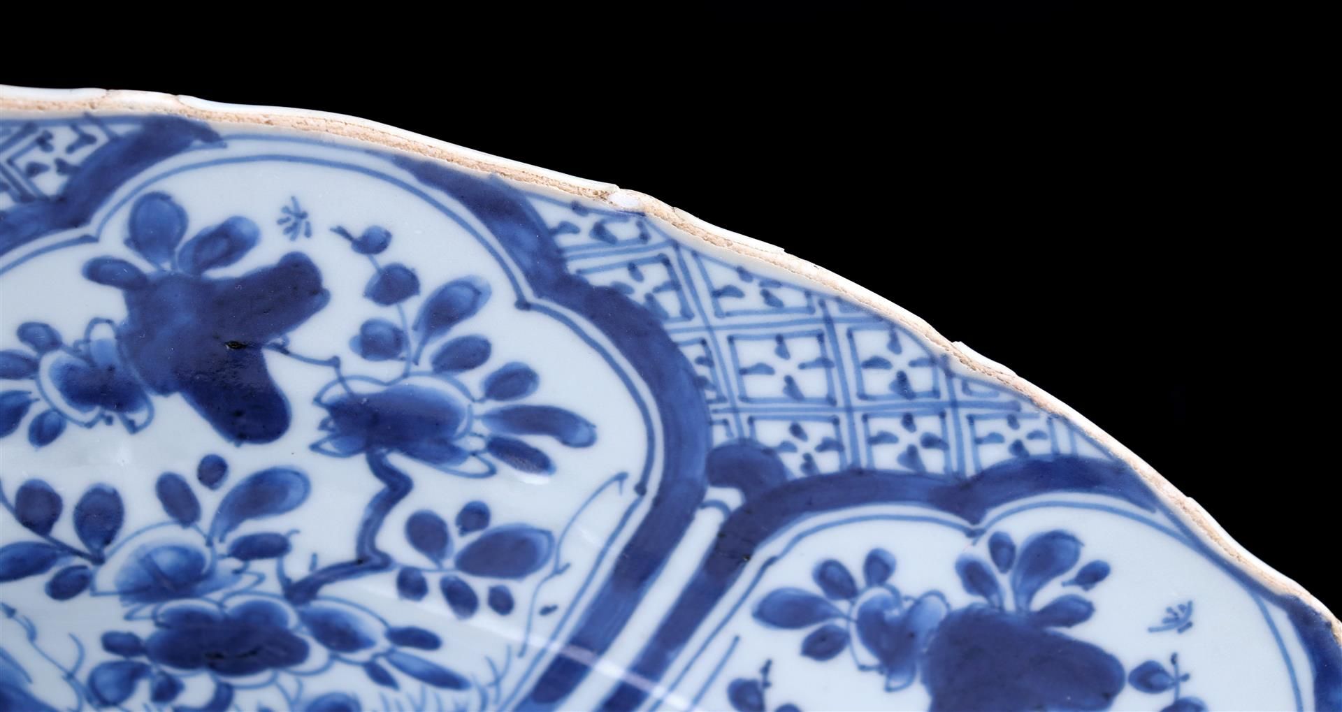 Porcelain dish with contoured edge  - Bild 4 aus 5