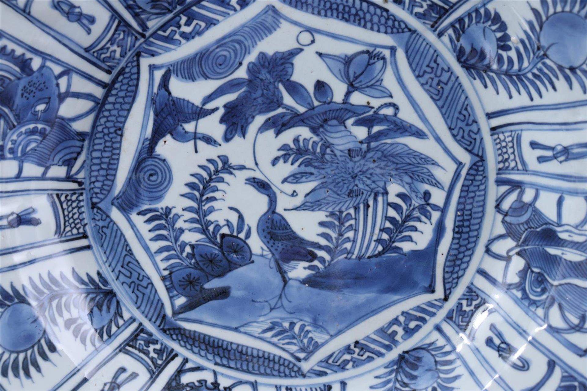 Porcelain dish with blue and white decor - Image 2 of 5