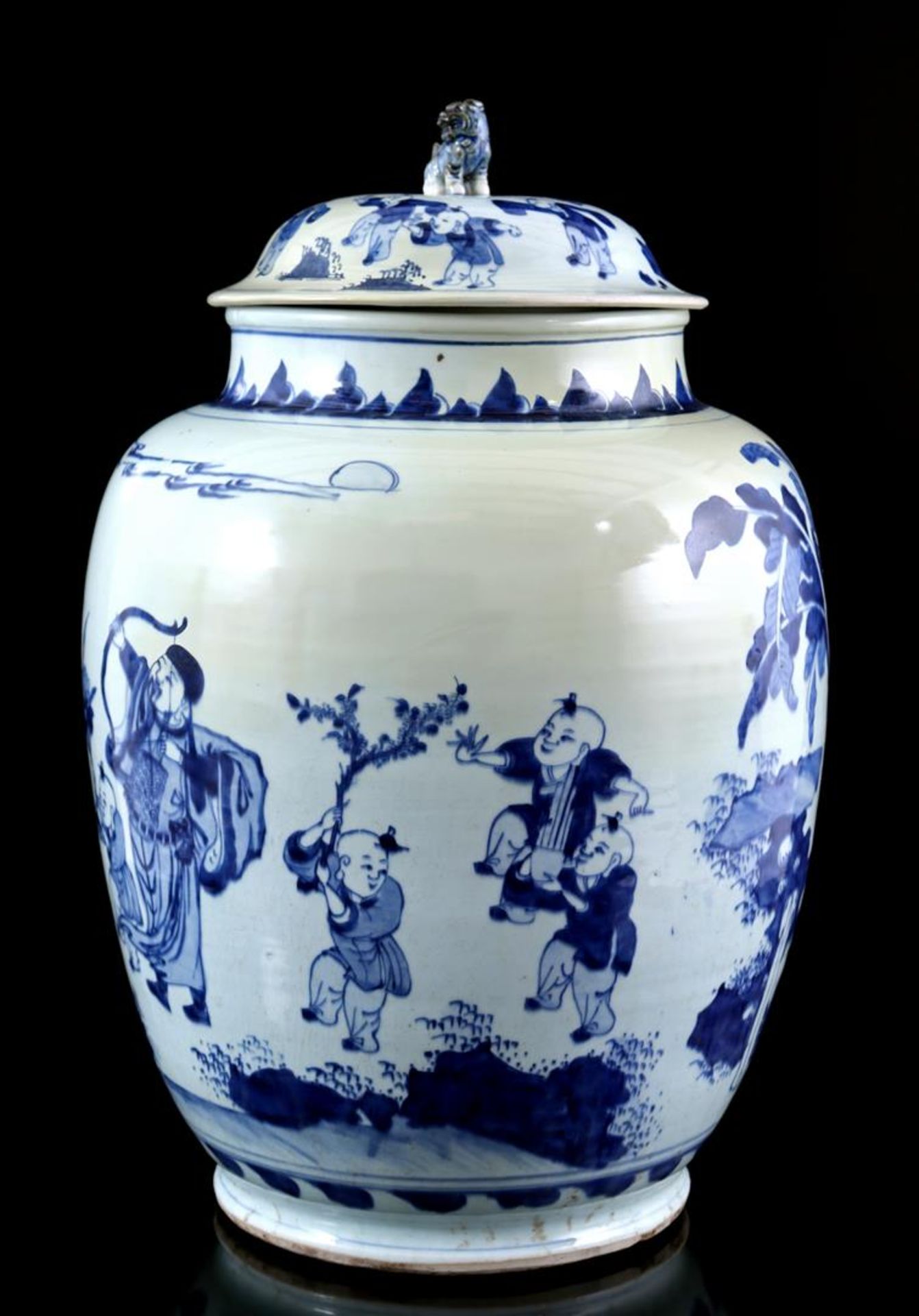 Porcelain vase with lid  - Bild 5 aus 19