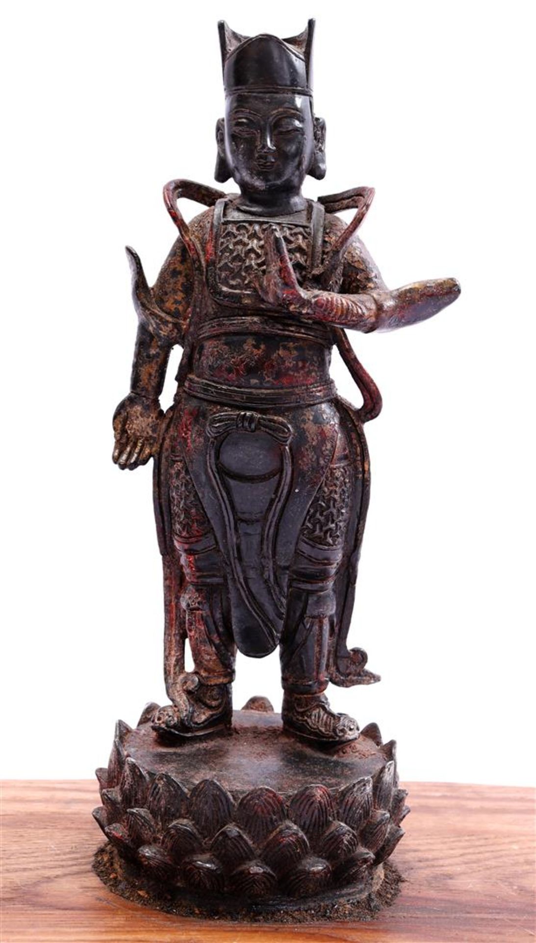 Bronze statue of a Tibetan monk on a wooden plateau - Bild 2 aus 3