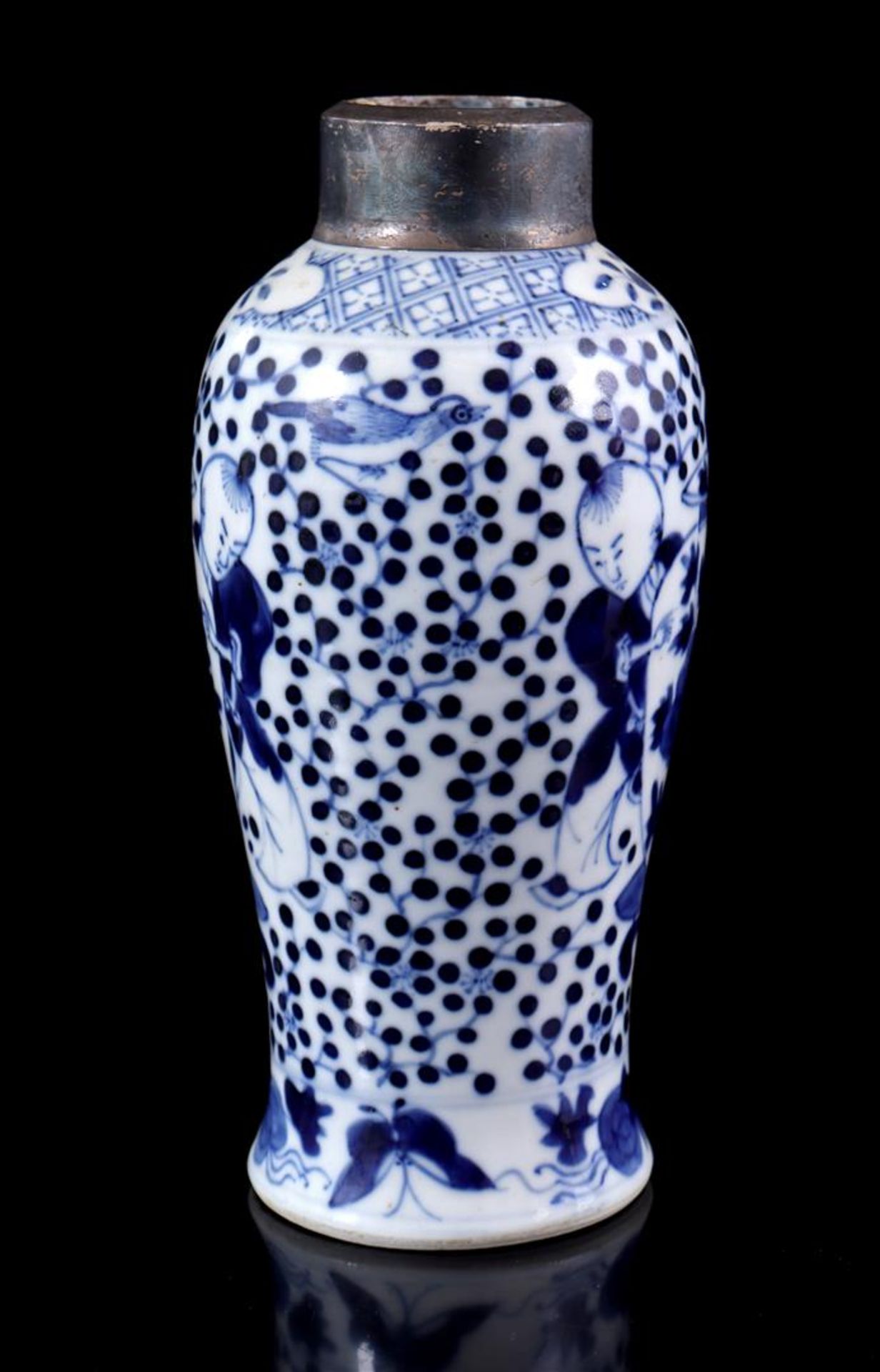 Porcelain vase with blue and white decor - Bild 2 aus 4