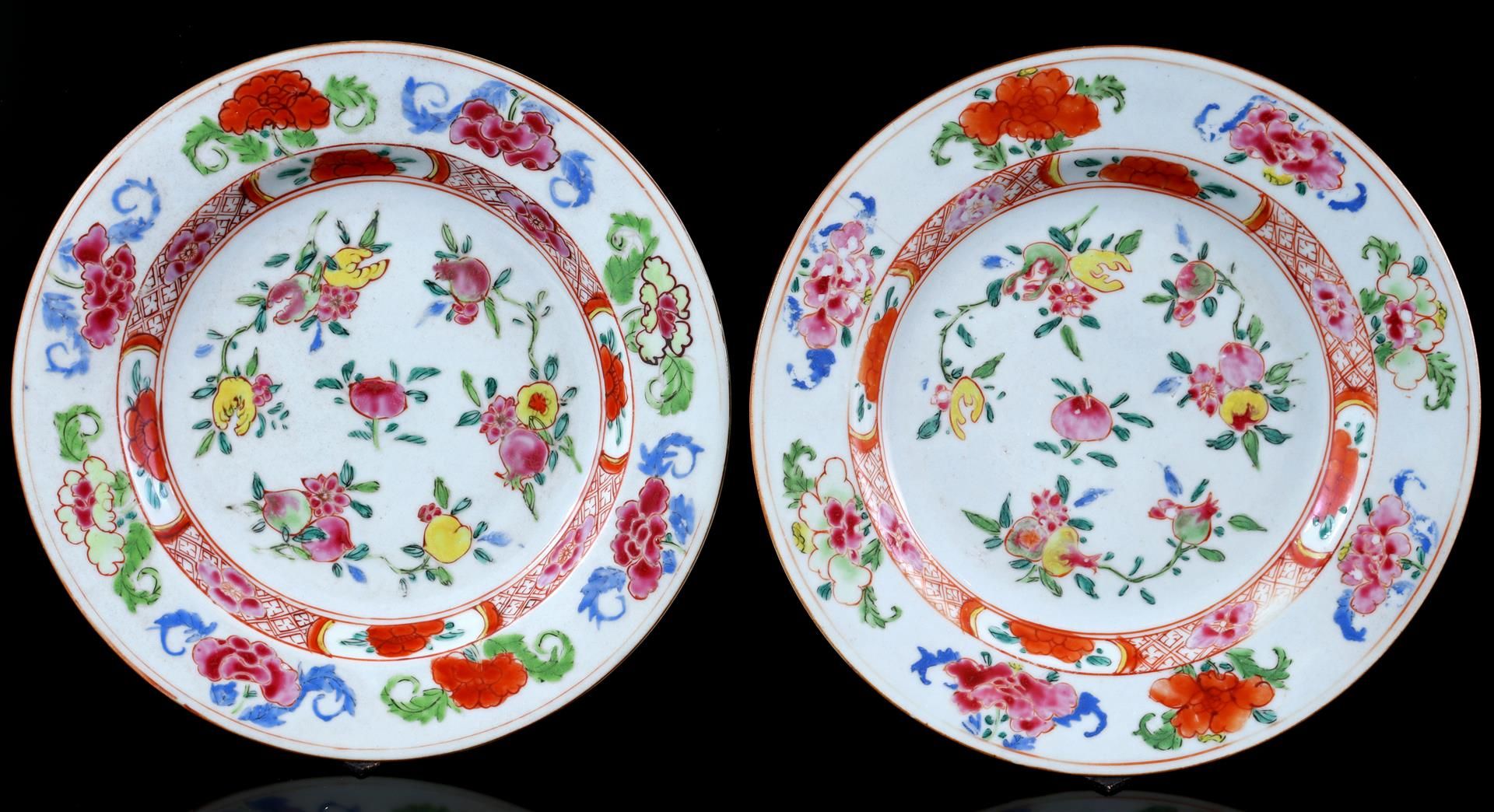 4 Famille Rose porcelain dishes with polychrome decor of peaches  - Bild 2 aus 7