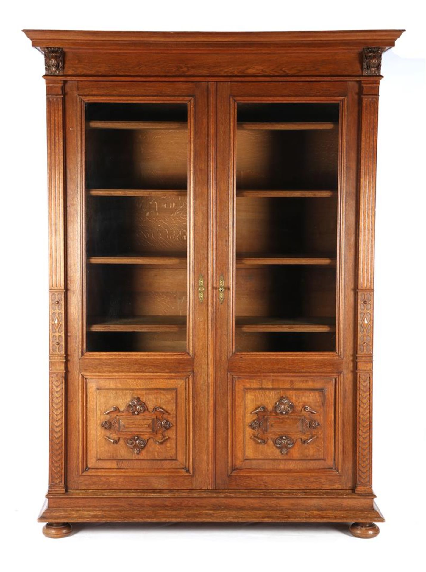 Oak Pander 2-door cabinet with stitching and glazed doors