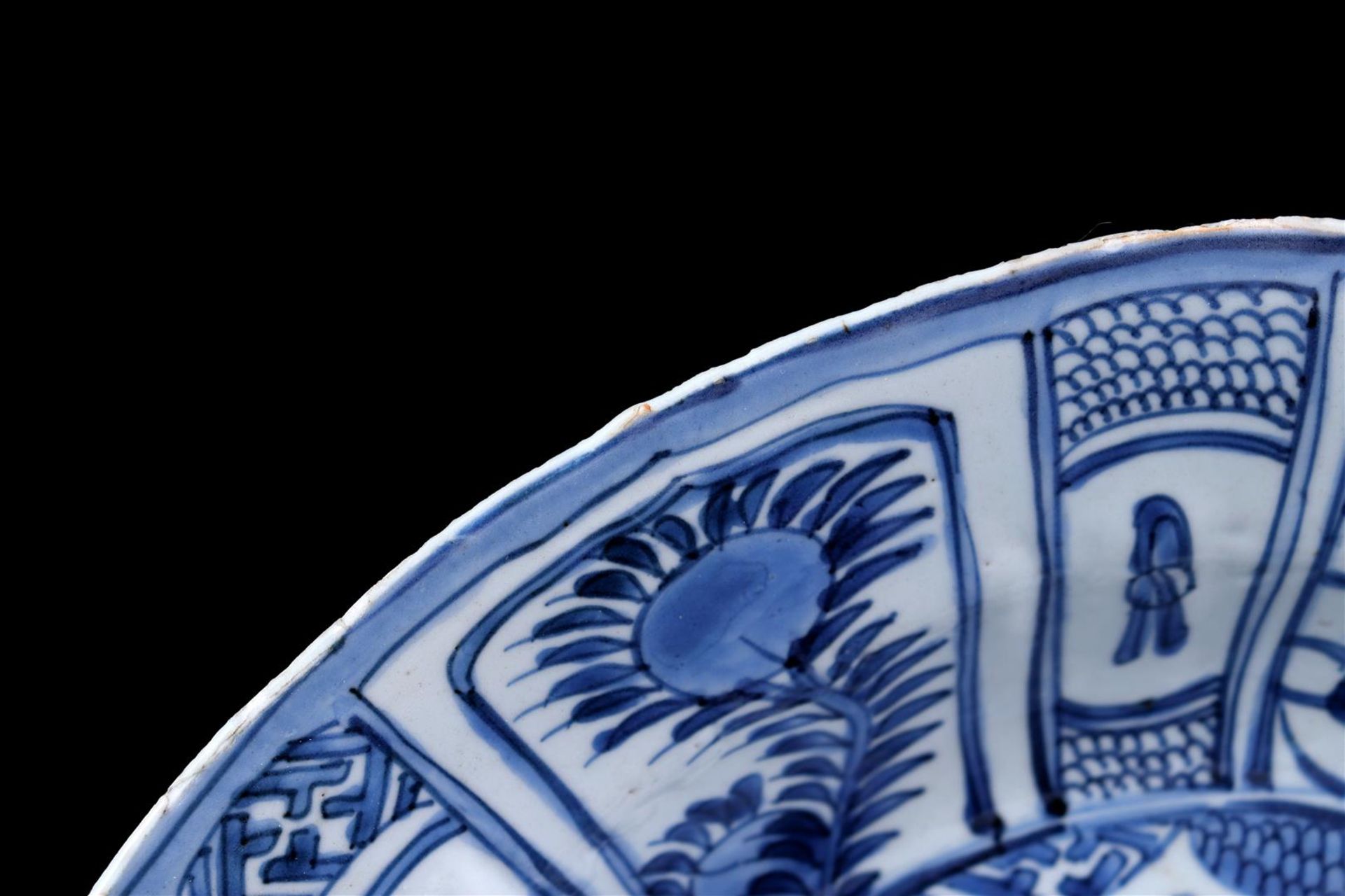 Porcelain dish with blue and white decor - Image 3 of 5