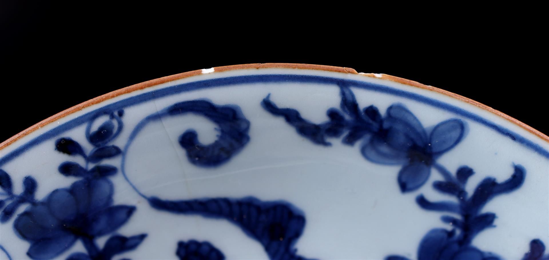 Lot Oriental porcelain bu. dish with blue decor of flowers - Bild 6 aus 7