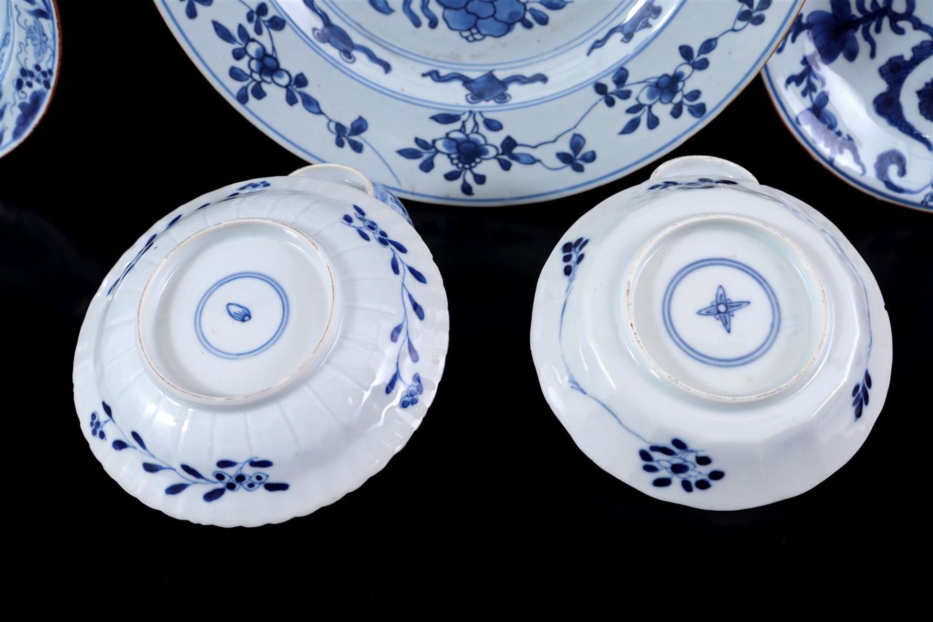 Lot Oriental porcelain bu. dish with blue decor of flowers - Bild 4 aus 7