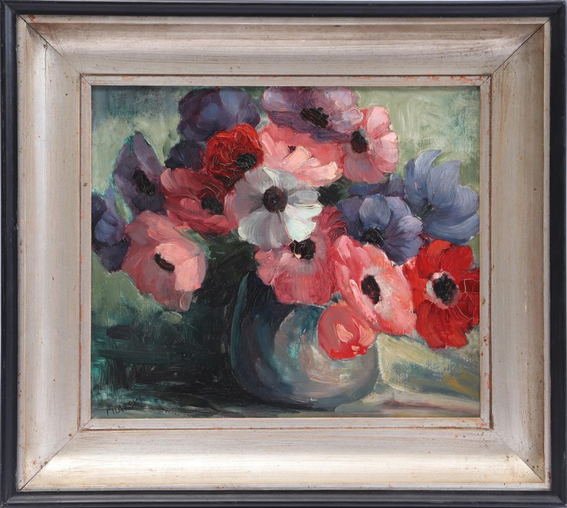 With signature Filarski, pot with anemones