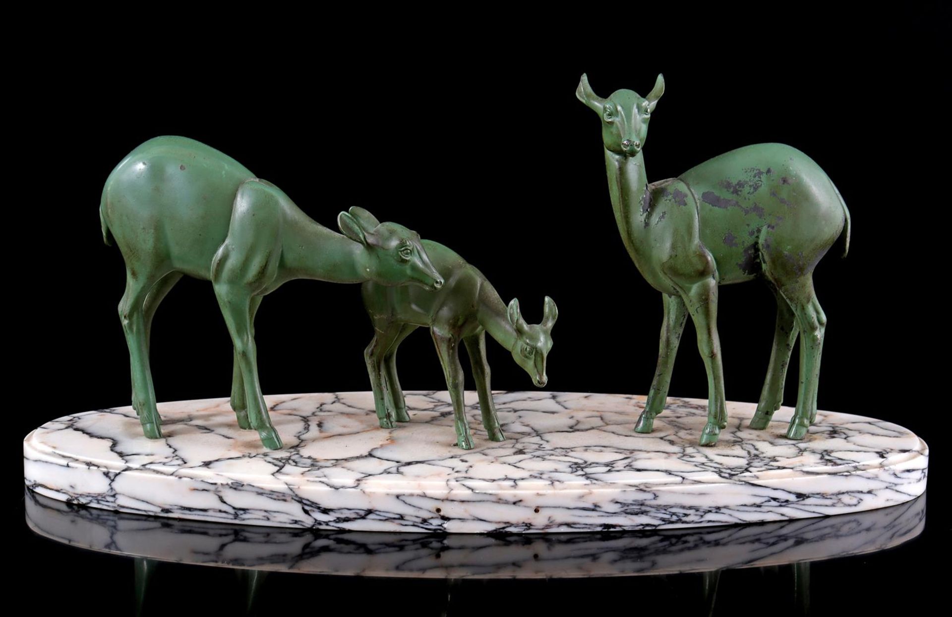 Not marked, Art Deco statue of 3 roe deer on a marble plateau