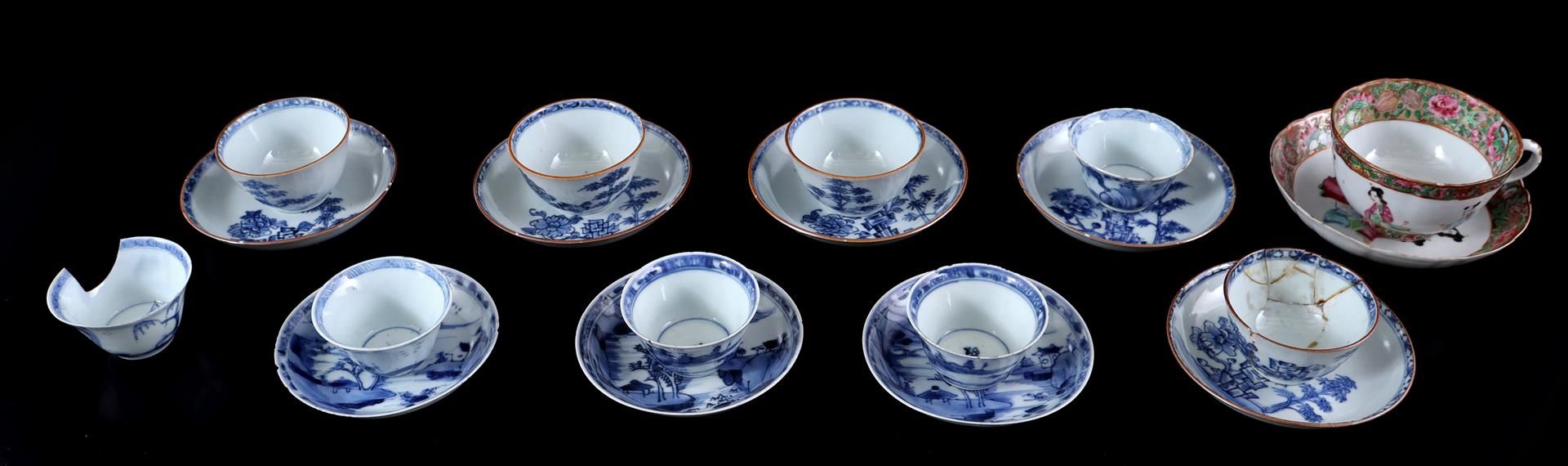 Lot of porcelain bowls and saucers with blue decor - Image 2 of 4