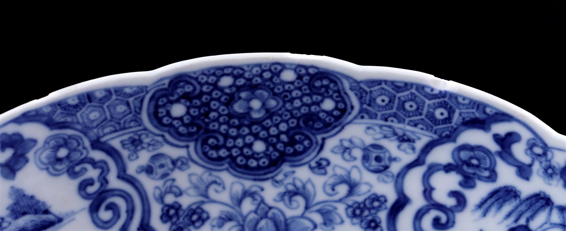 2 porcelain dishes with contoured rim - Image 5 of 6
