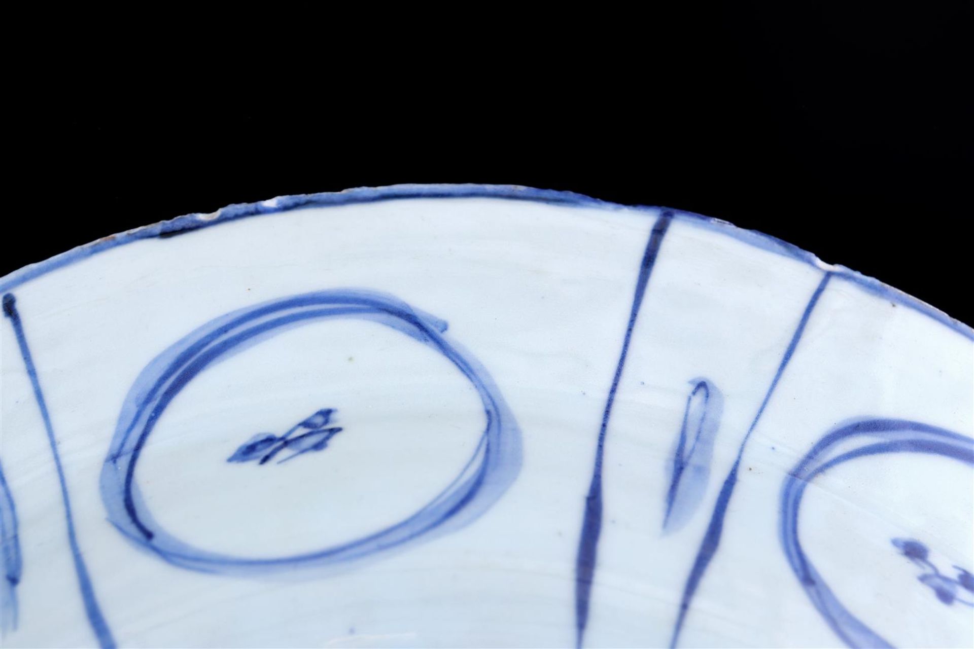 Porcelain dish with a blue and white decor  - Bild 6 aus 7