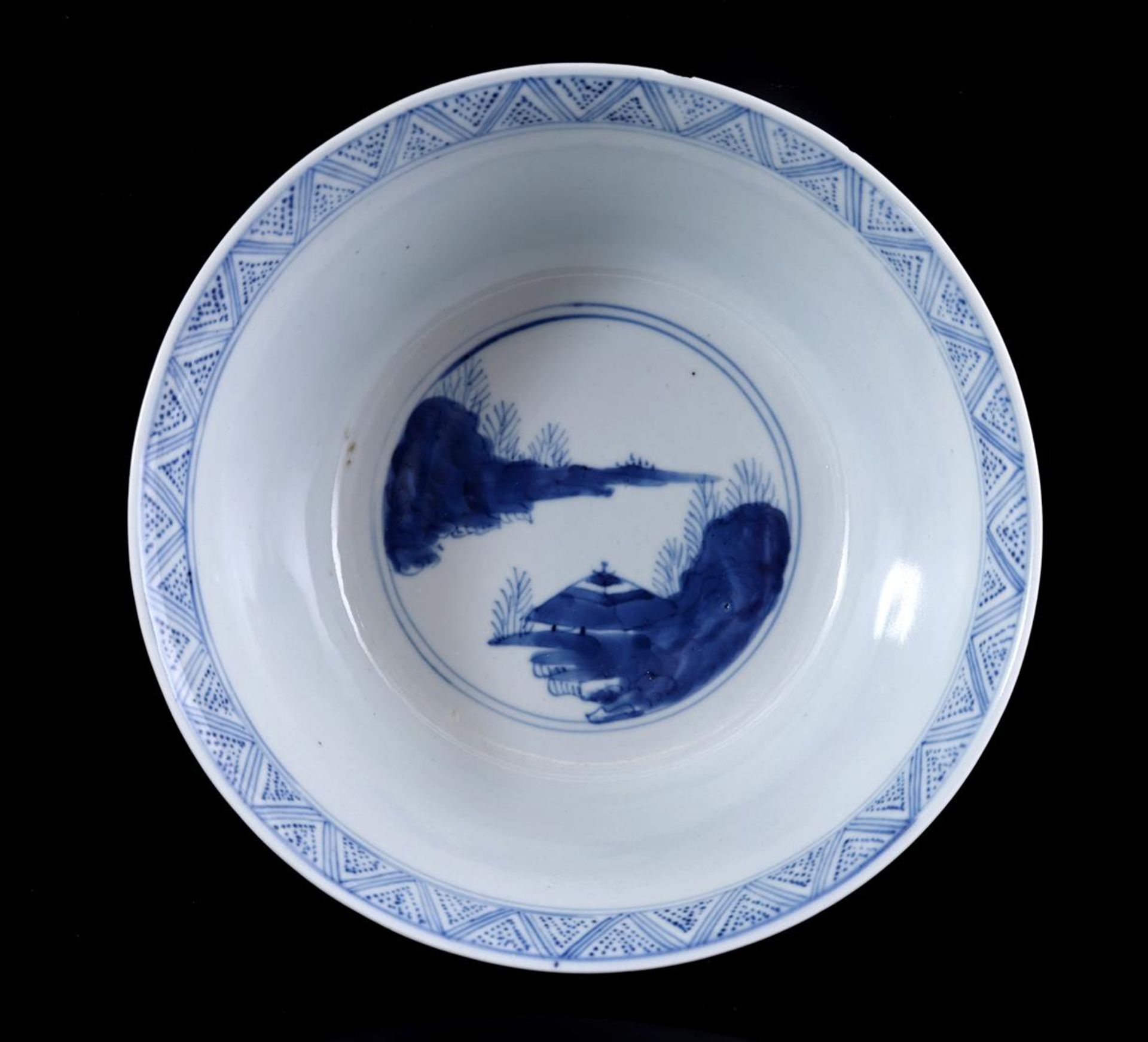 Porcelain bowl with blue and white decor of a house in a mountain landscape  - Bild 4 aus 6