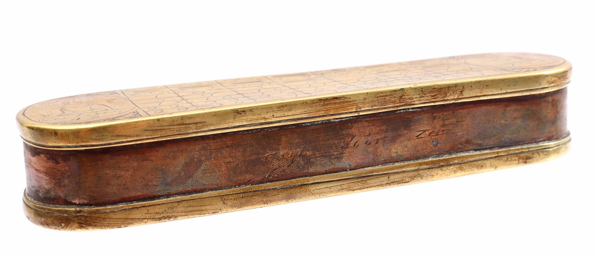 Pieter Holm copper tobacco box with engraving of a calendar  - Bild 5 aus 5