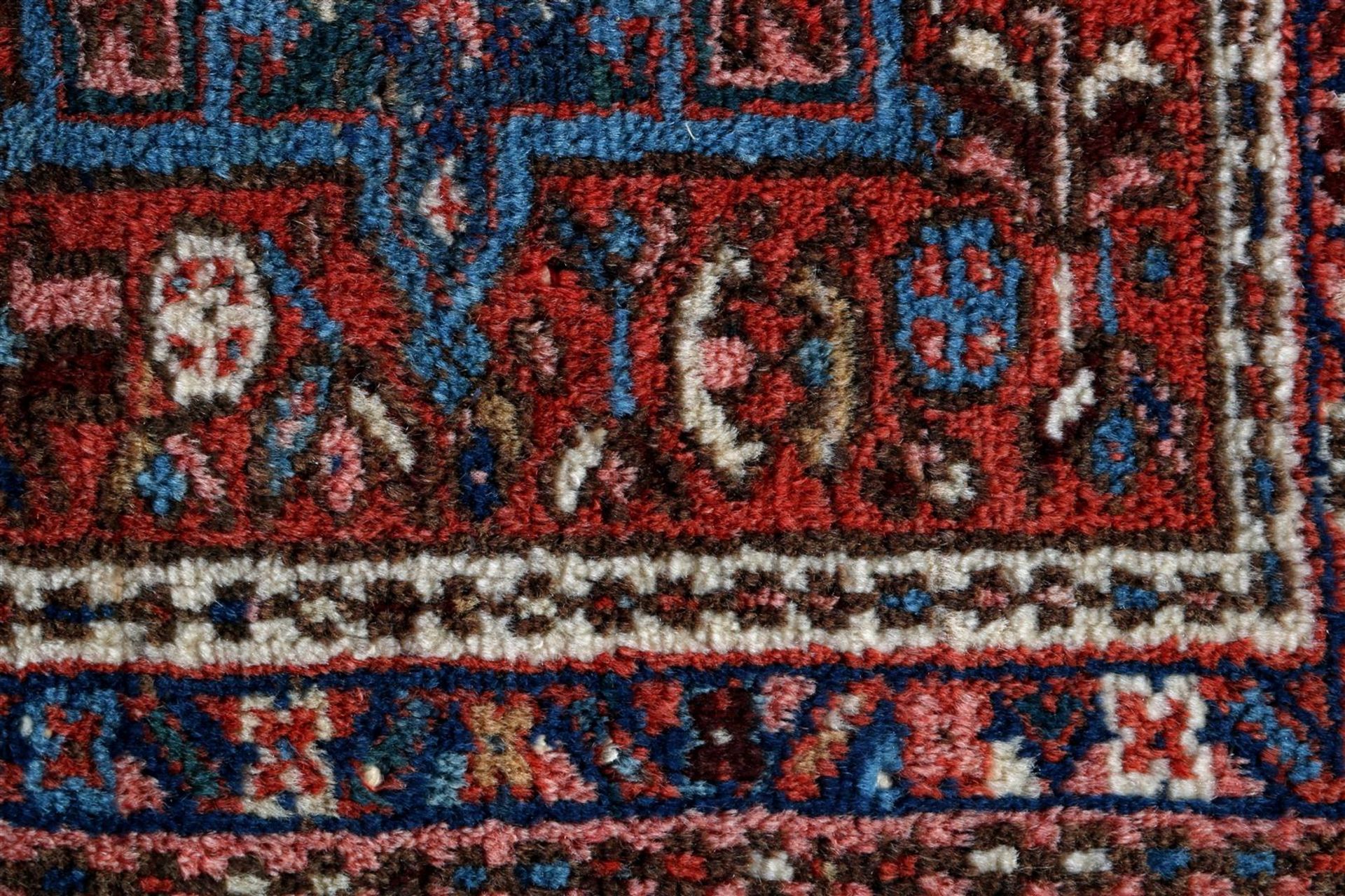 Oriental hand-knotted carpet - Bild 3 aus 4