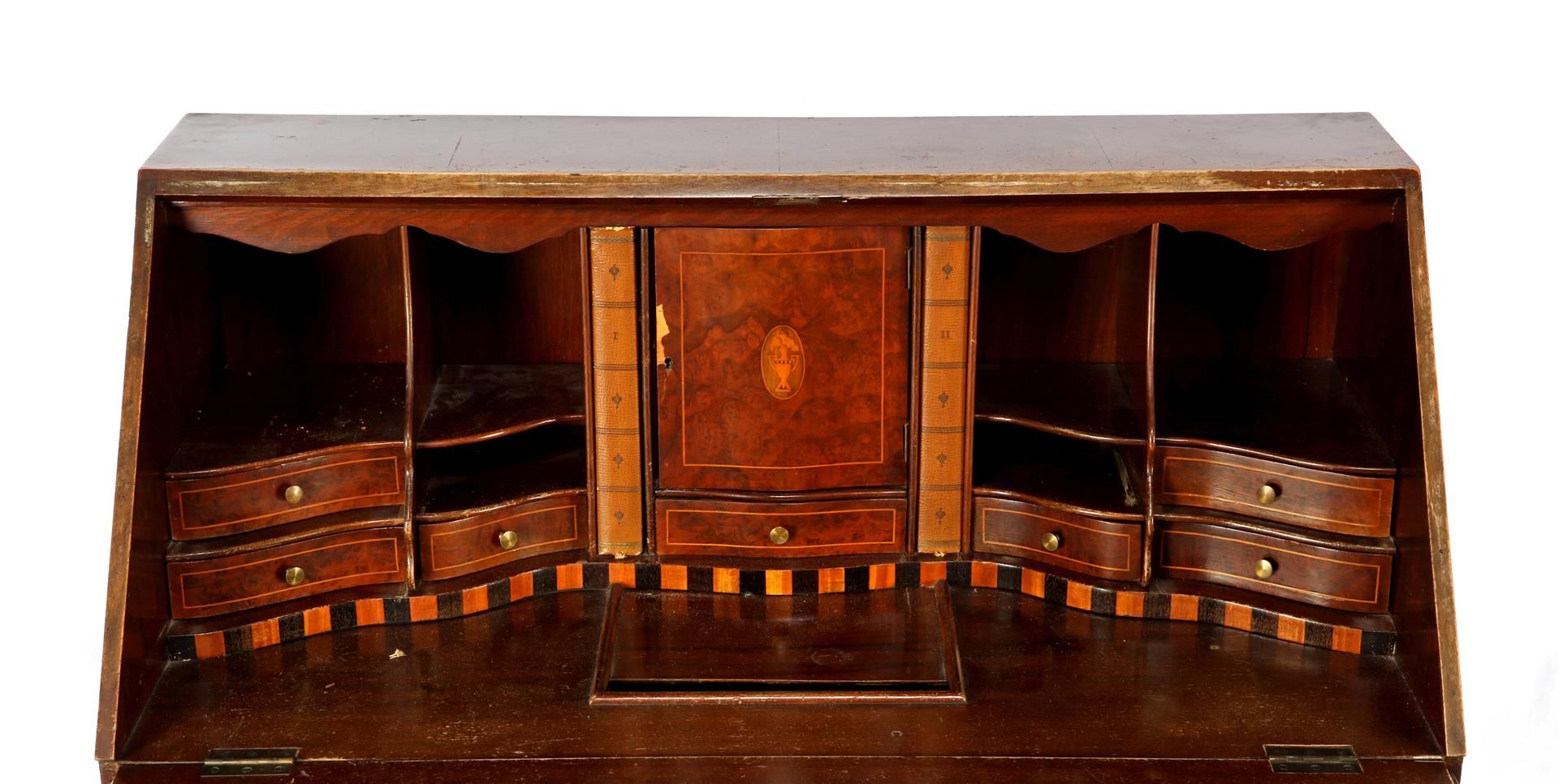 Burr walnut veneer 3-drawer double-curved flap desk - Bild 2 aus 3
