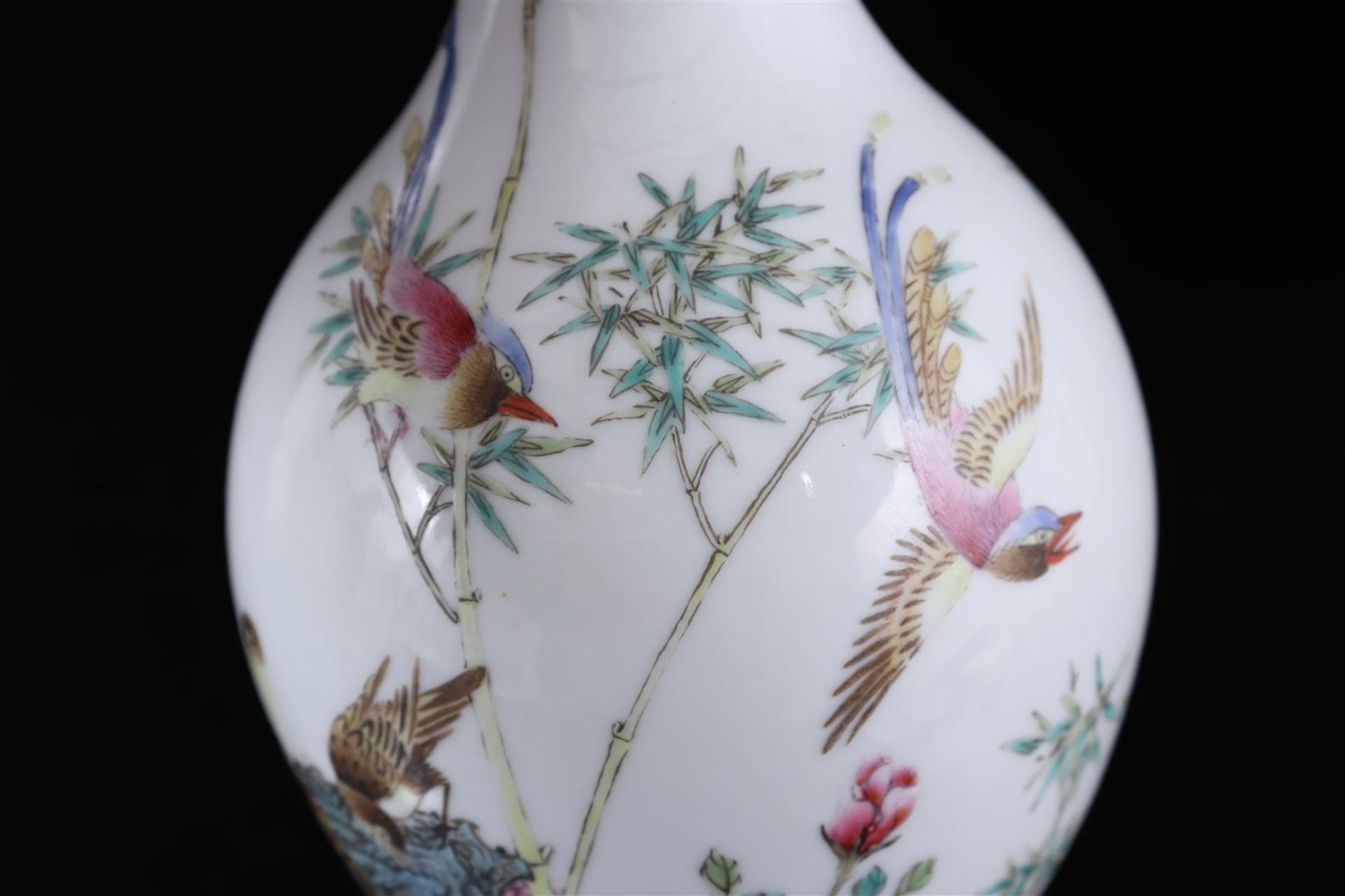 Porcelain Famille Rose vase with a decor  - Bild 3 aus 4