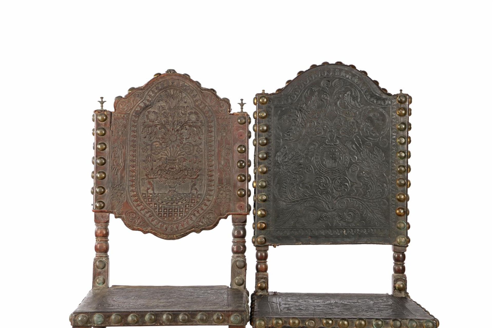 2 richly decorated chairs with richly decorated leather  - Bild 2 aus 4