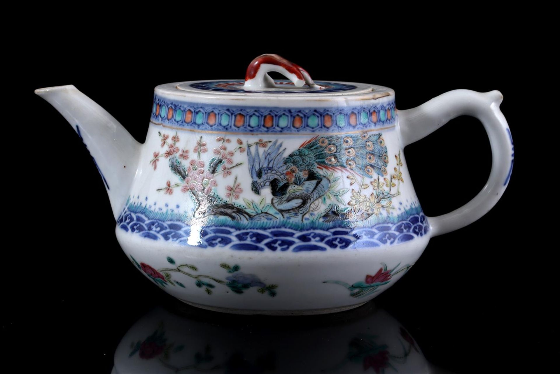 Porcelain teapot with polychrome décor - Bild 2 aus 7