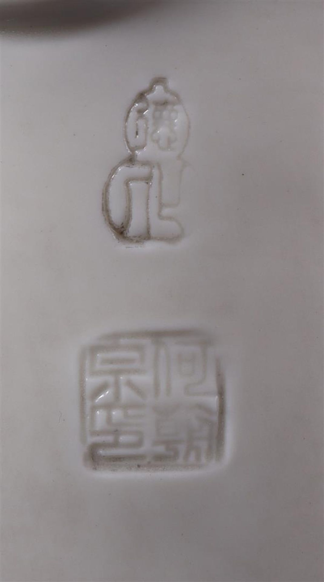 Blanc de Chine porcelain Guanyin - Bild 3 aus 3