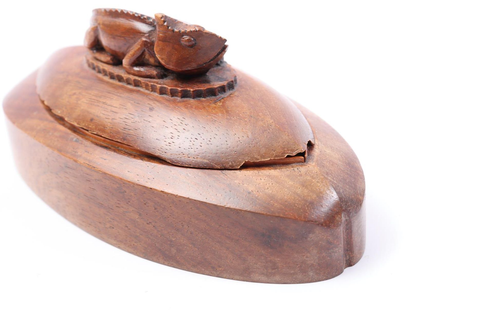Oval walnut lidded container with reptile on lid - Image 3 of 3