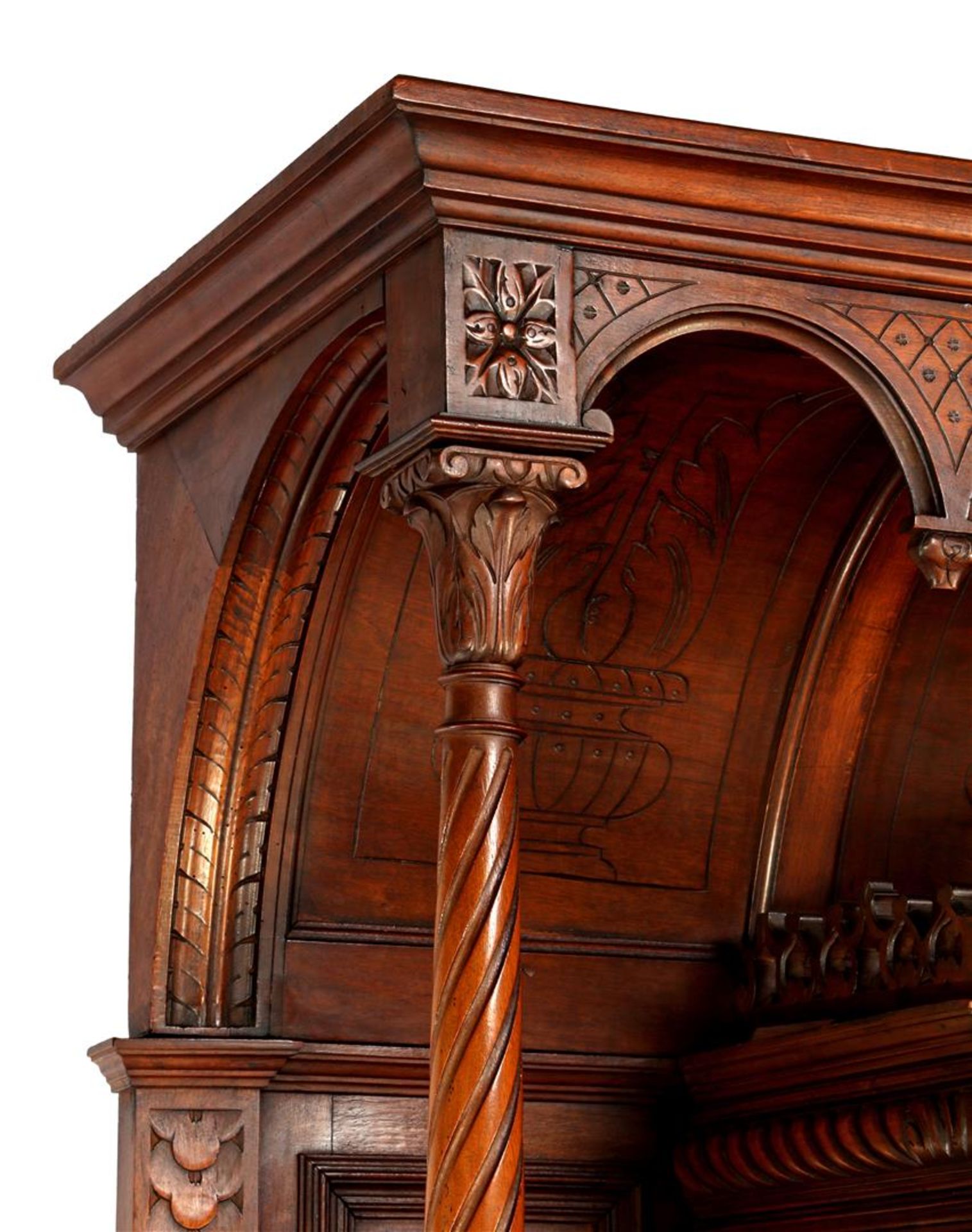 Walnut cabinet with richly carved décor - Bild 5 aus 5