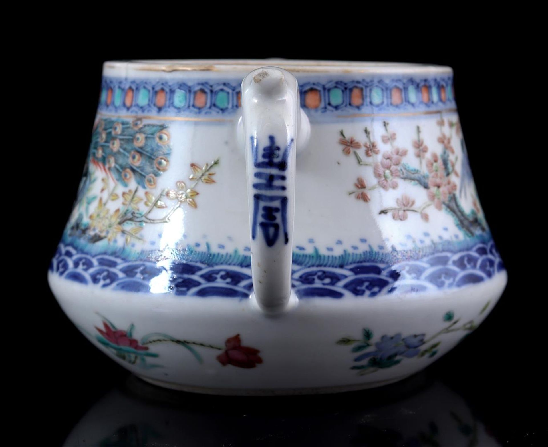 Porcelain teapot with polychrome décor - Bild 7 aus 7