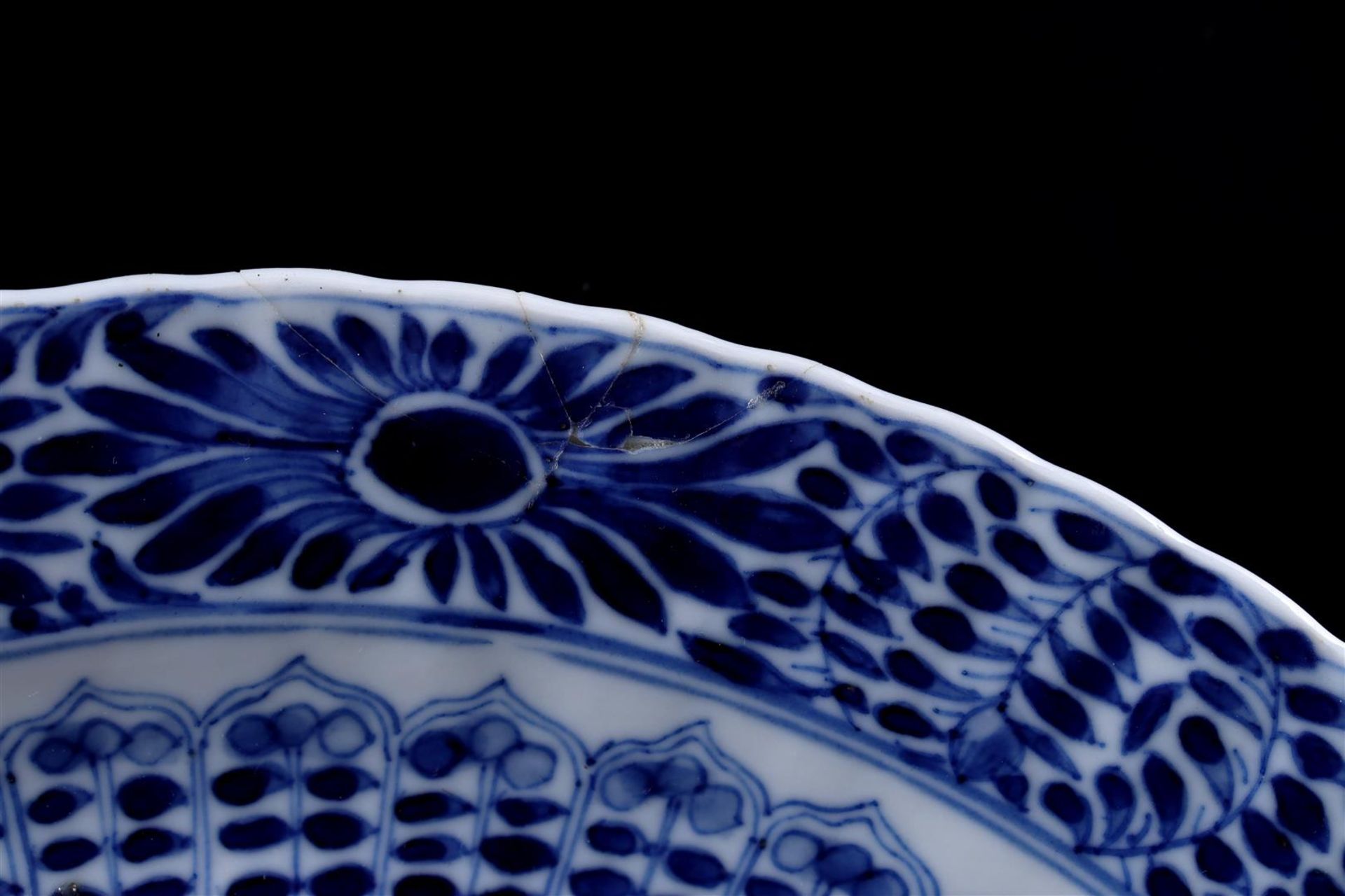 Porcelain dish with blue and white fish décor - Image 4 of 8
