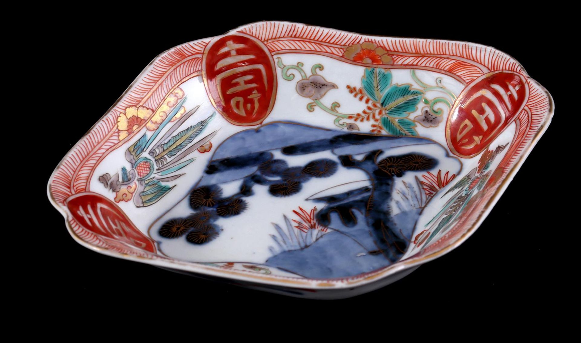 Porcelain pattipan with polychrome colored decor