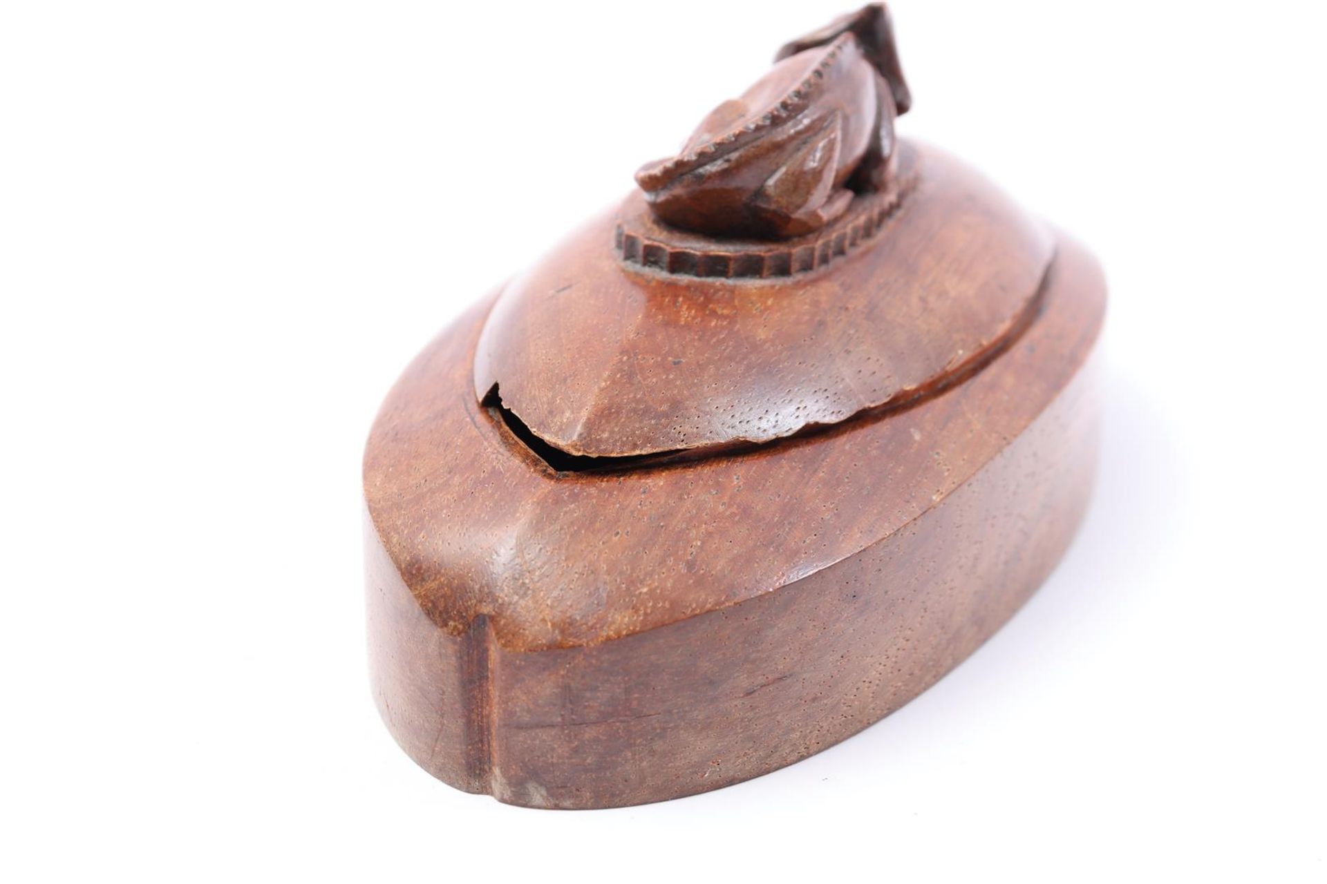 Oval walnut lidded container with reptile on lid - Image 2 of 3