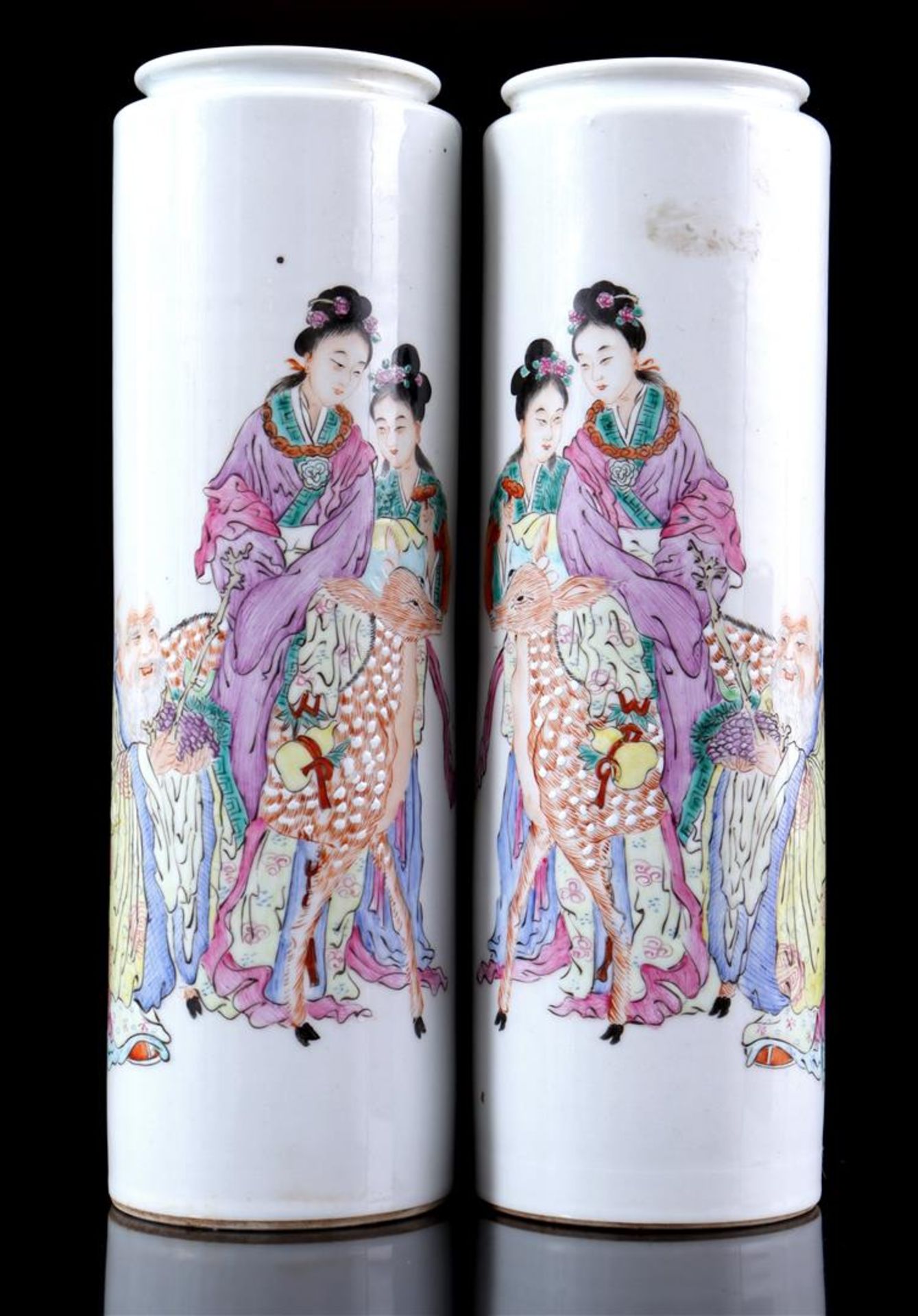 2 cylindrical vases with a decoration 