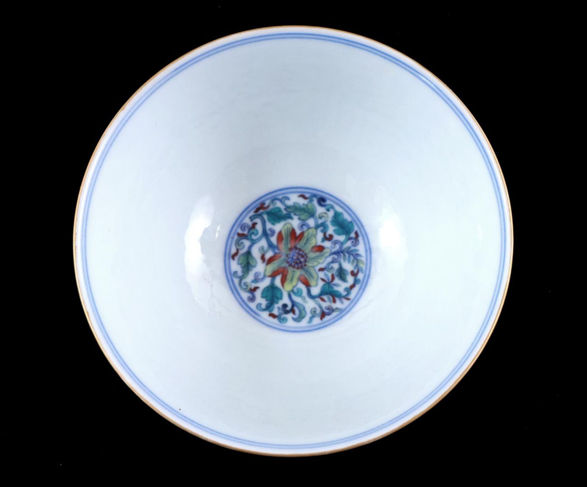 Porcelain bowl with floral décor - Bild 2 aus 3