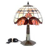 Tiffany style table lamp, 46 cm high