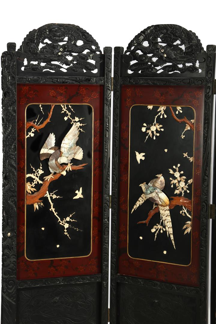 4-turn lacquered folding screen - Image 2 of 8