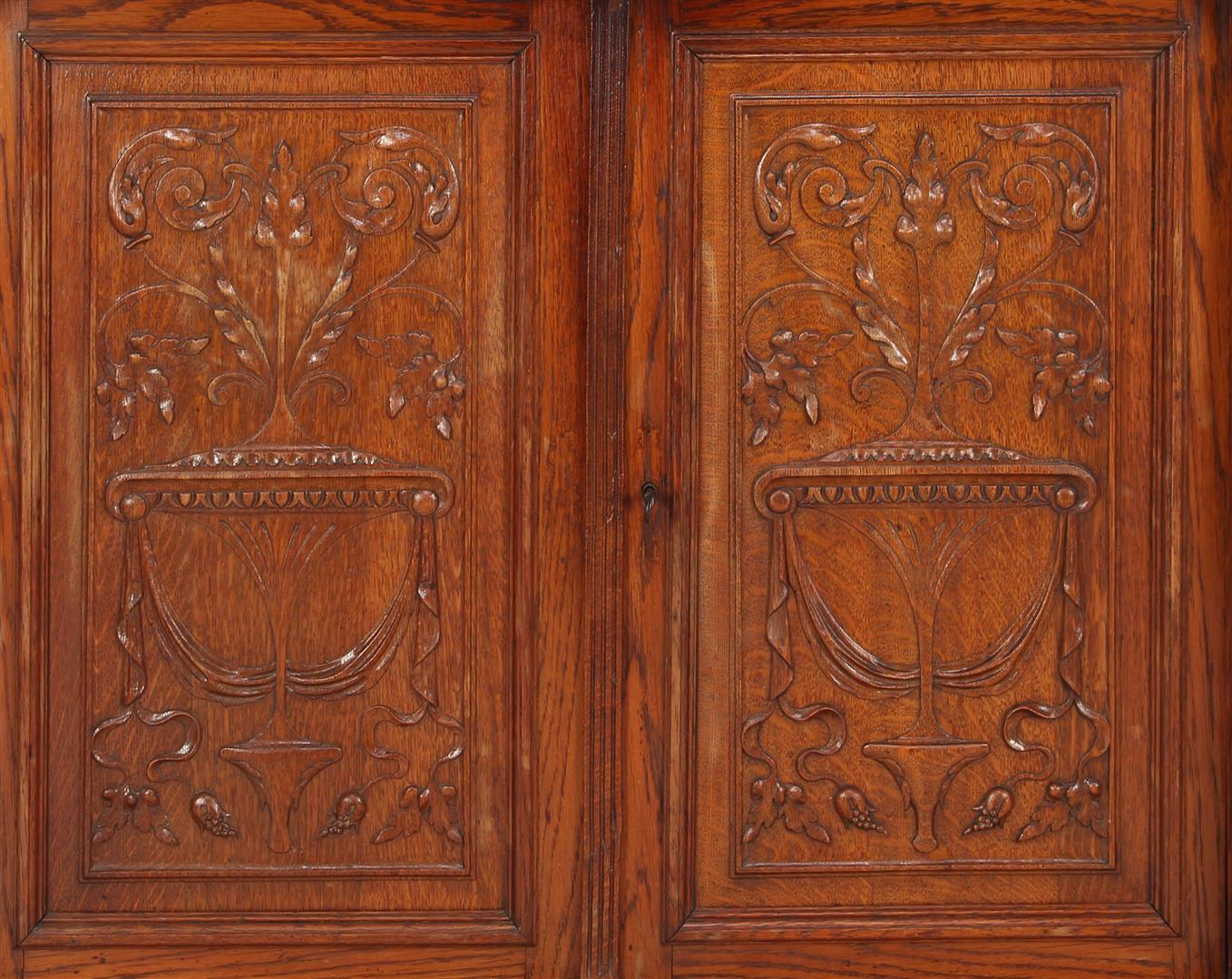 Oak cabinet - Image 2 of 3